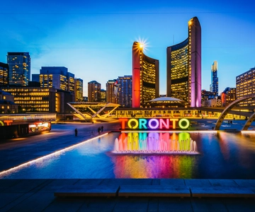 Toronto: Guided Night Tour with CN Tower Entry