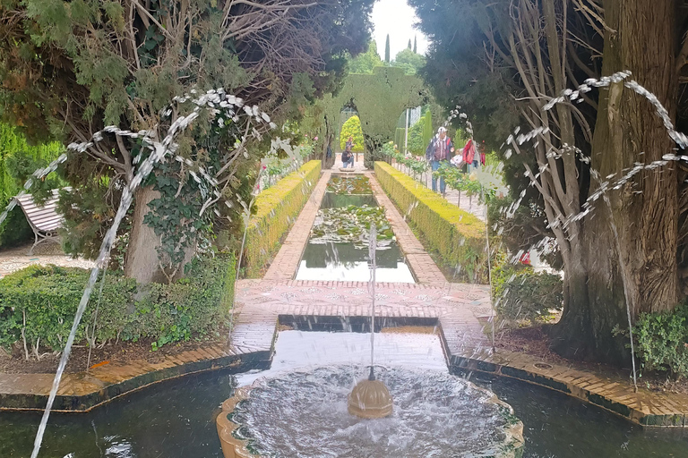 De Sevilha: Viagem de um dia para Granada com entrada para a AlhambraPasseio por Albaicin e mirante para Alhambra e Sierra Nevada