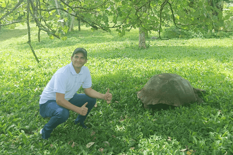 4 days tour in Galapagos Las Grietas and Tortuga Bay