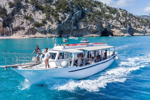 From Cala Gonone: motorboat trip in the Gulf of Orosei