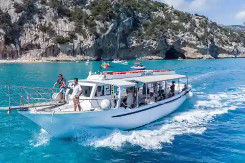 De Cala Gonone: passeio de barco a motor no Golfo de Orosei
