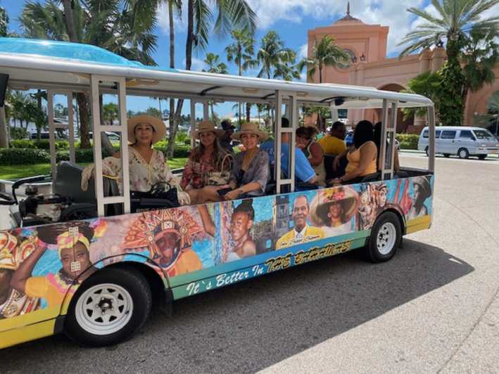 Nassau : Visite culturelle des Bahamas en trolley électrique et sur l'eau