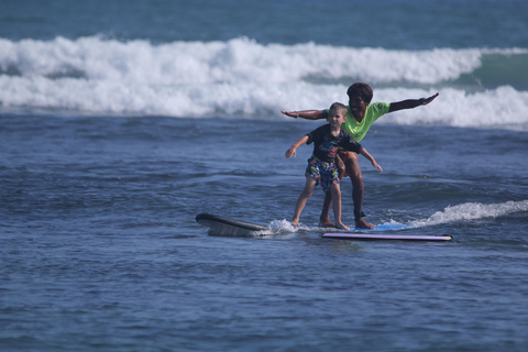 Lezione privata di surf per principianti/intermedi