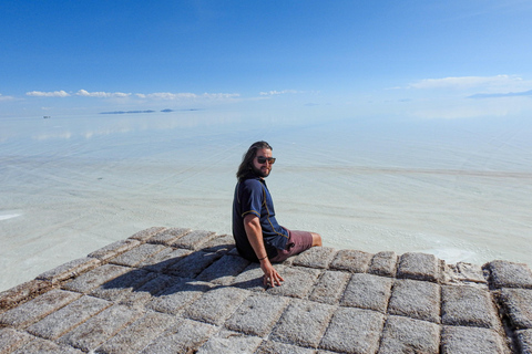 Uyuni: 3-Day Salt Flats, Lagoons, and Geysers Tour ENGLISH-SPEAKING GUIDE