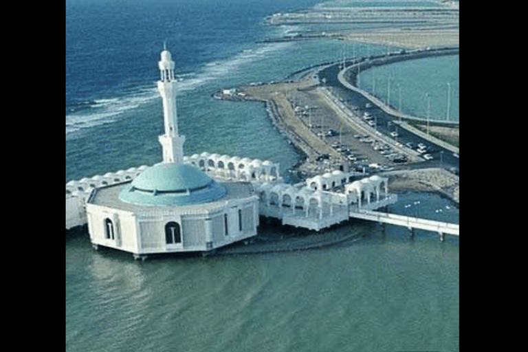 Jeddah: City Highlights Tour with Local Guide private tour