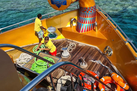 From Makadi: Nefertari Sunset or Morning Cruise With pickup