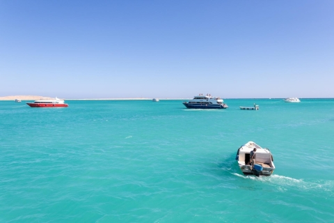 Safaga: lancha rápida, snorkel y paravelismo en Orange IslandBahía de Soma: Lancha Rápida, Snorkel y Parasailing en Orange Island