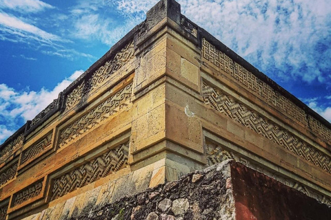 Da Oaxaca: Mitla Viaggio mistico nel cuore degli Zapotechi