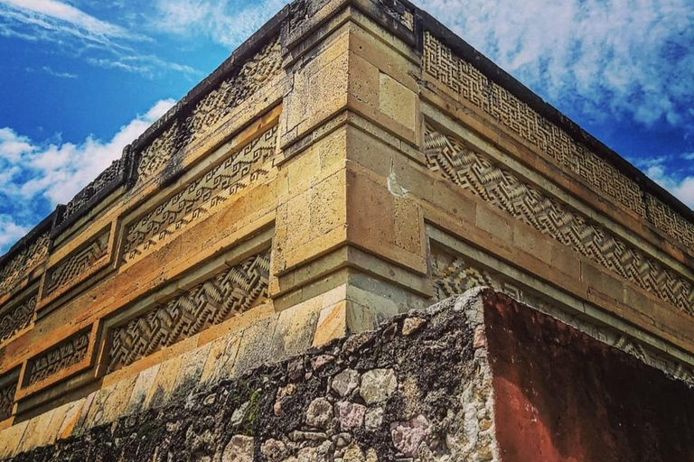 Desde Oaxaca: Mitla Mística Viaje al Corazón Zapoteco