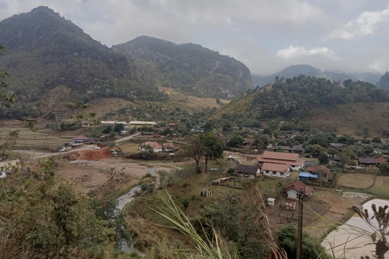Luang Prabang: 3-Day Plain of Jars & Vang Vieng Tour