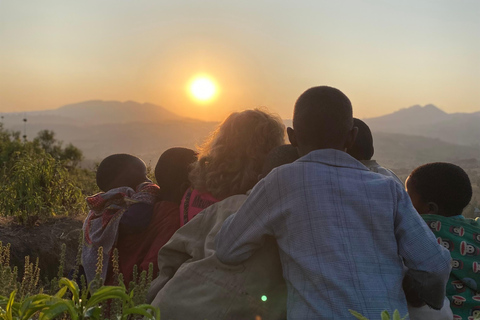 Arusha: Spaziergang zur goldenen Stunde &amp; Sonnenuntergang mit Blick auf den Mount MeruArusha: Spaziergang zur goldenen Stunde &amp; Sonnenuntergang vom Aussichtspunkt über dem Mount M