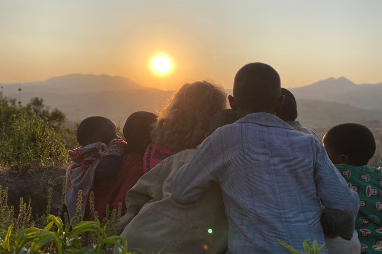 Arusha: Spaziergang zur goldenen Stunde &amp; Sonnenuntergang mit Blick auf den Mount MeruArusha: Spaziergang zur goldenen Stunde &amp; Sonnenuntergang vom Aussichtspunkt über dem Mount M