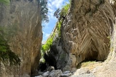 Ab Tirana/Durrës: Tagestour zur Holta-Schlucht und zum Banja-See