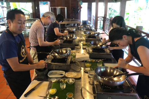 Phuket - Cours de cuisine thaïlandaise de l'Eléphant Bleu avec visite du marché