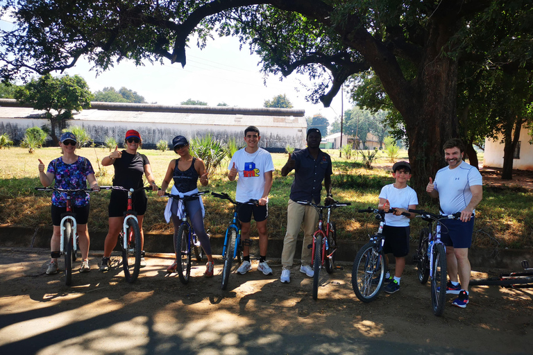 Tour cycliste culturel/de village