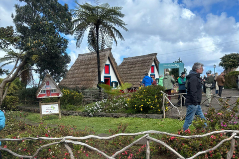 Madeira: Private 4x4 Nature Tour with a Guide Madeira: Private 4x4 Nature Tour with Guide