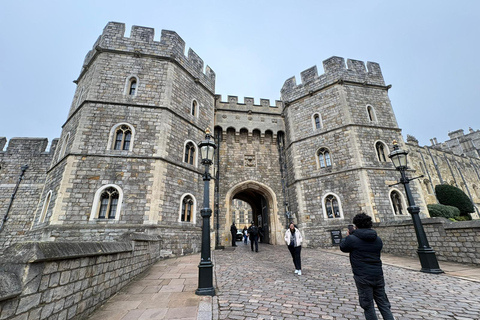 From London: Stonehenge and Windsor Castle Guided Day Trip Stonehenge & Windsor Entry