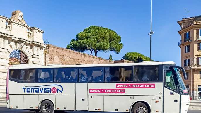 Bérgamo: Traslado en autobús AC a Milán, sin complicaciones y con equipaje gratis