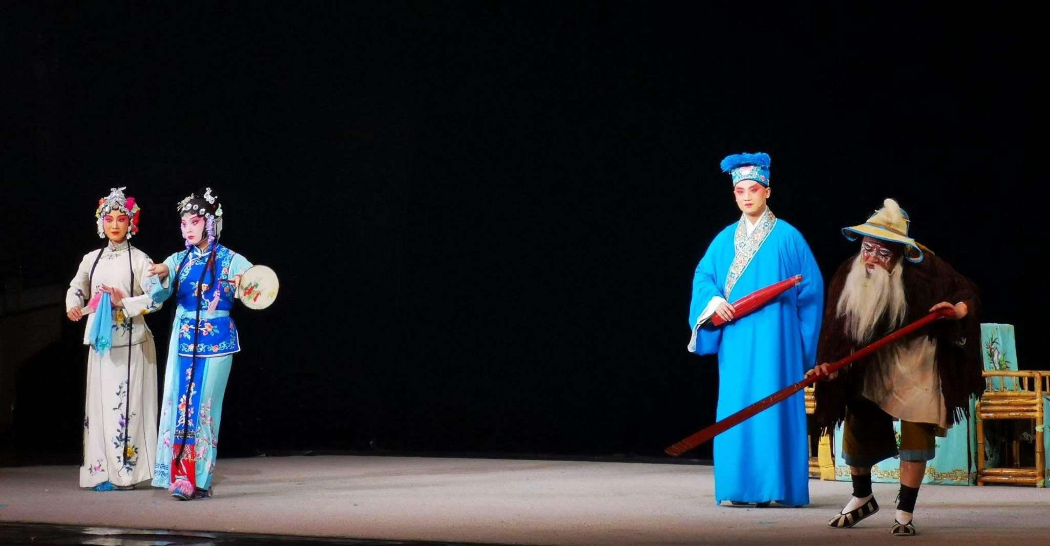 Sichuan opera night show at Jinjiang theater - Housity