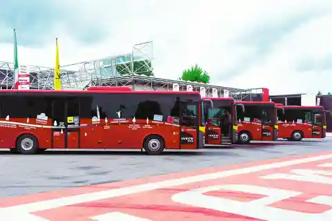 Módena y Maranello: Traslado en autobús y ticket de entrada al Museo Ferrari