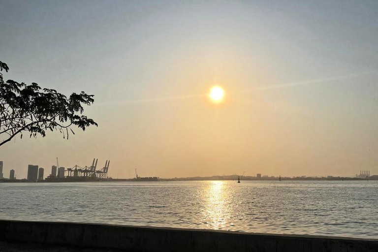 Passeio de bicicleta ao pôr do sol com visita à baía de Cartagena e GetsemaníPasseio de bicicleta ao pôr do sol com visita à Baía de Cartagena e Getsemaní