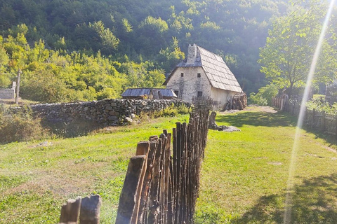 Da Tirana/Shkoder: Escursione di 2 giorni nel Parco Nazionale di Theth