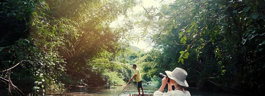 Phuket : Rafting en bambou, VTT (en option), bain d'éléphants.