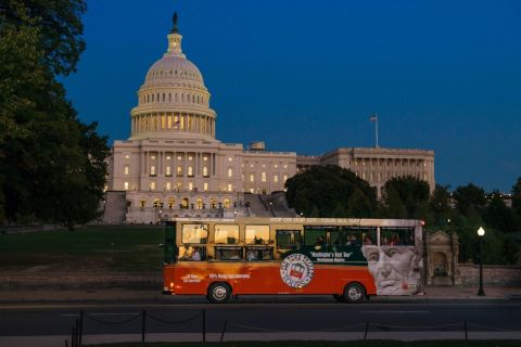 Washington DC: Monuments by Moonlight Nighttime Trolley Tour