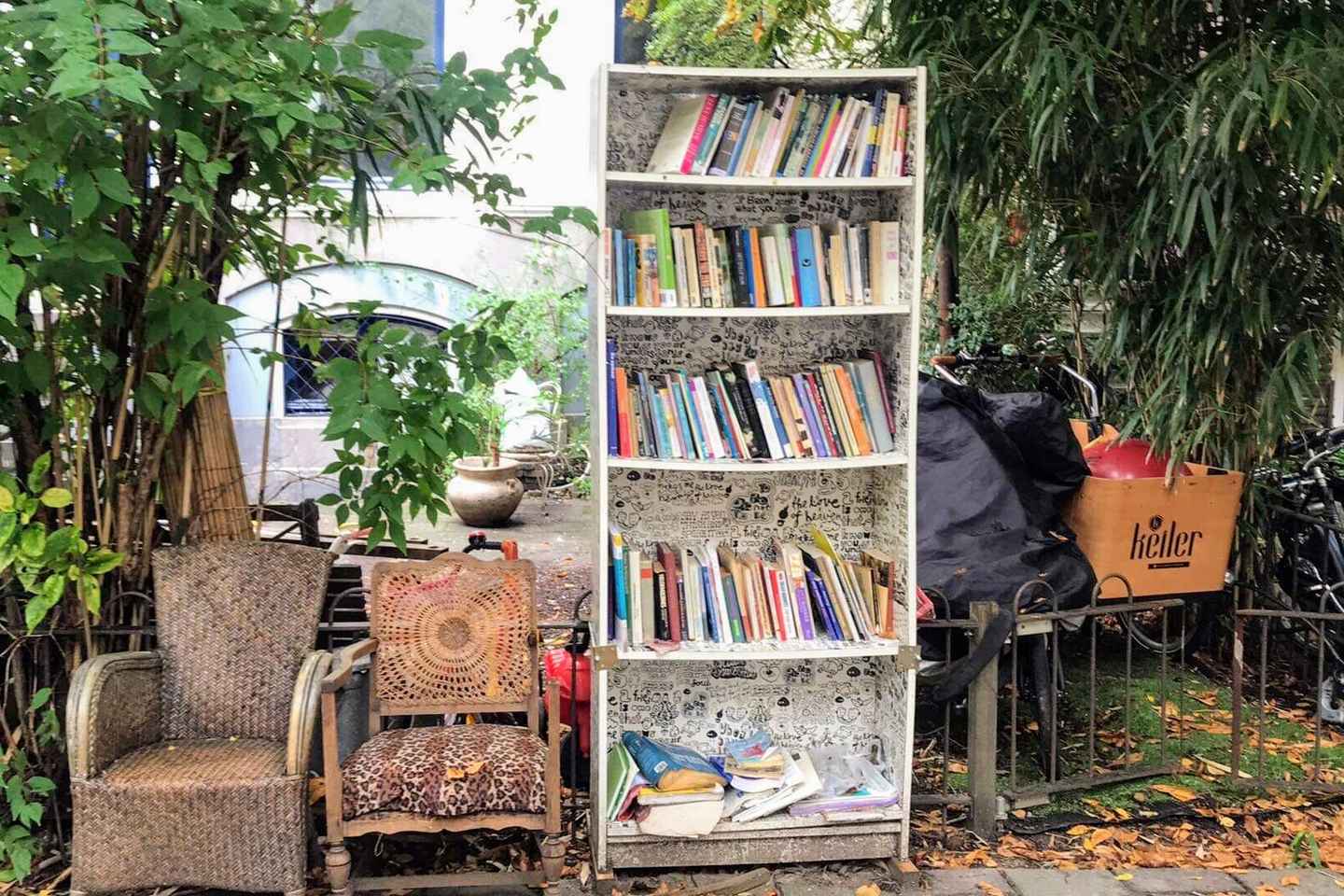 Your Own Amsterdam. Jordaan: The Atmosphere of Old Holland