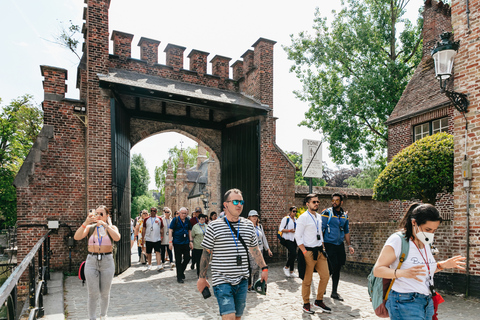 From Brussels: Ghent and Bruges Day-Tour Group Tour in Spanish/English/French