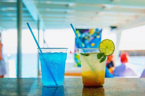 لاتشي رحلة بحرية على متن قارب واحد في بلو لاغون البحر الأبيض المتوسطرحلة بحرية صباحية