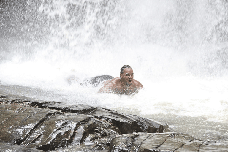 Przygoda w Chiang Mai na quadach | Tajemniczy wodospad i spływ bambusową tratwą2 MIEJSCA – 1 godzina jazdy quadem | Tajemniczy wodospad, spływ bambusową tratwą i lunch