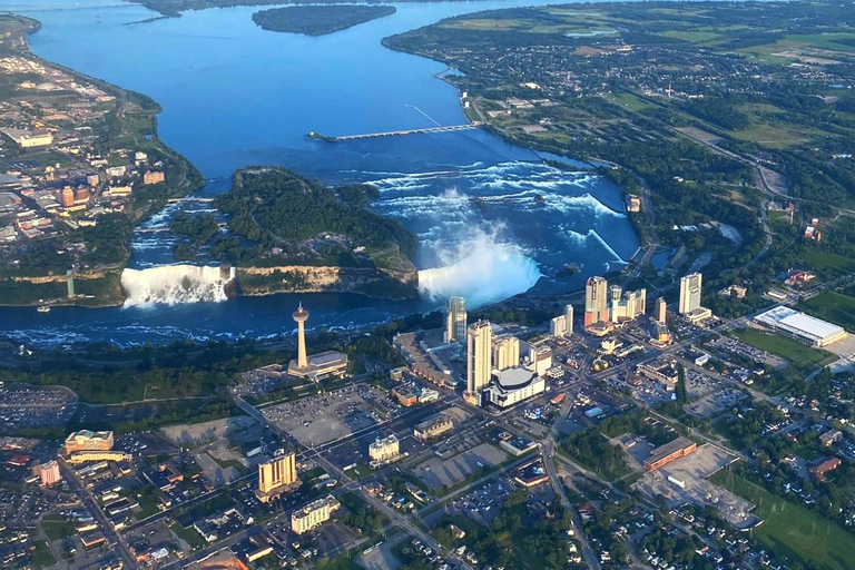 Burlington: volo panoramico alle Cascate del NiagaraBurlington: volo panoramico alle Cascate del Niagara per due persone