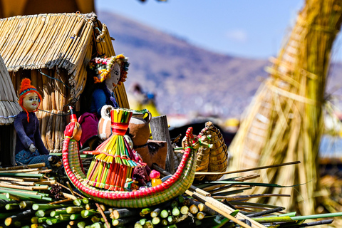 Vanuit Cusco: Titicacameer - dagvullende bustour met slaapbus