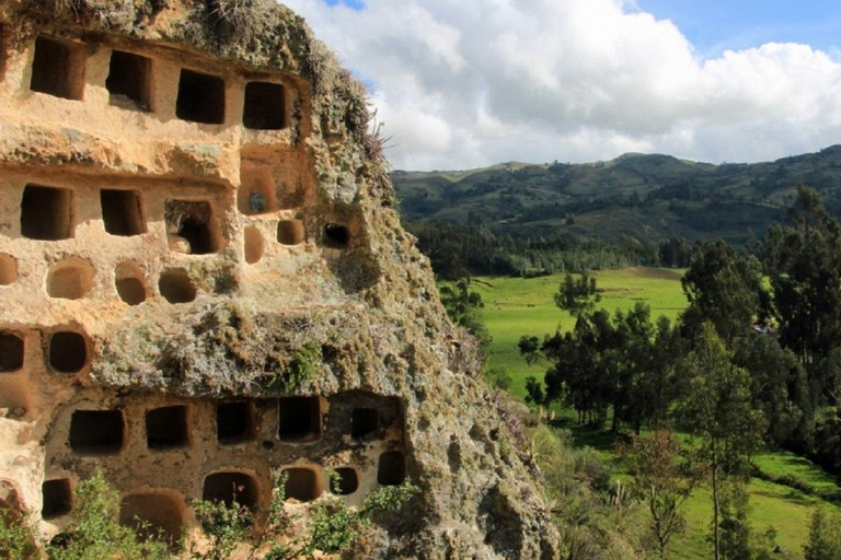 Cajamarca: Tour a la Necrópolis Pre Inca Otuzco, Jardín Botánico y HaciendaEn español