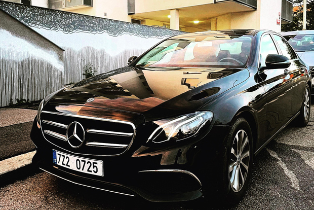 Privater Flughafentransfer nach Prag Business/VIP