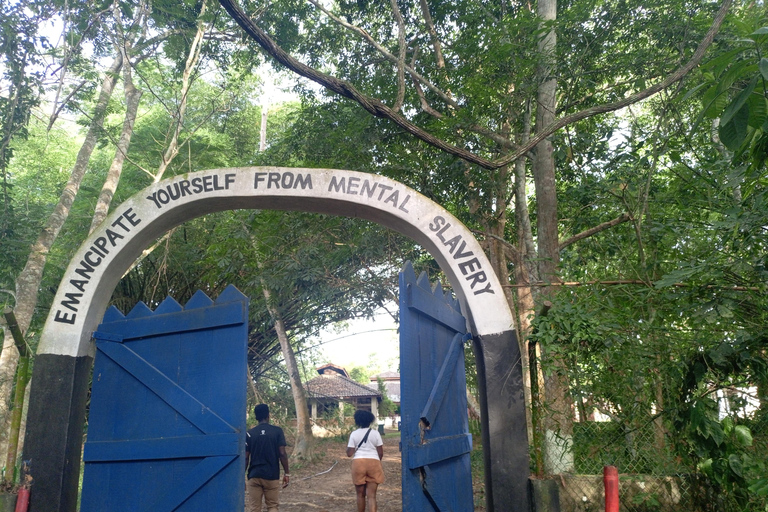 Accra: Cape Coast & Elmina Castles & Assin Manso Guided Tour