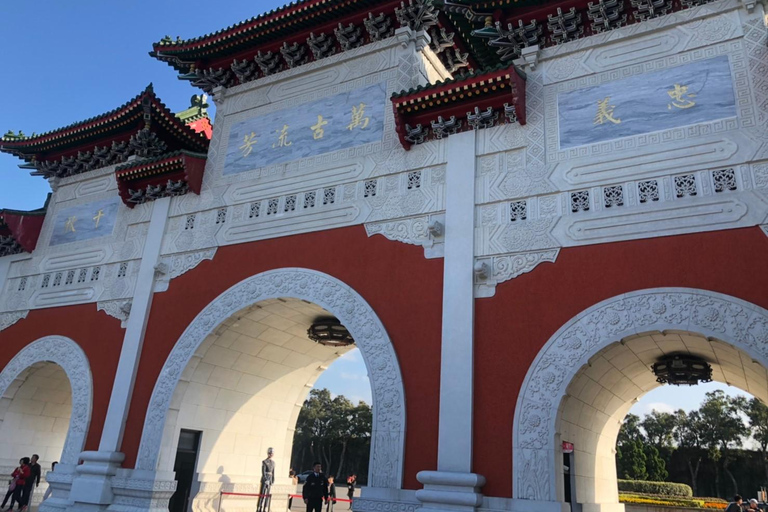 Taipei: City Highlights Tour with Taipei 101 Observatory Join-in Tour