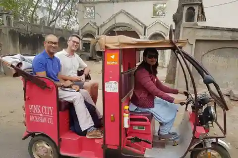 Jaipur: Discover the City’s Heart: E-Rickshaw Tour Adventure