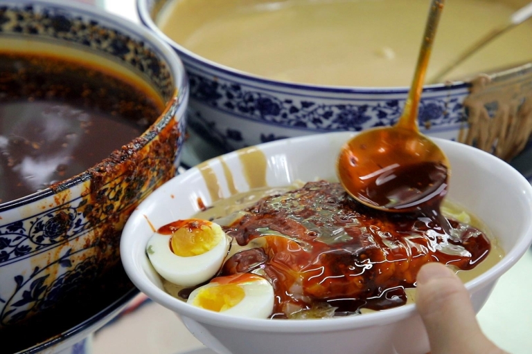Pekin: Kulinarna wycieczka piesza po hutongach z ponad 15 degustacjamiPrywatna wycieczka - spotkaj się w miejscu spotkania