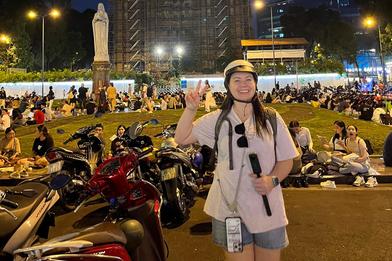 Tour panoramico privato di Saigon in scooter - Tour serale su richiesta