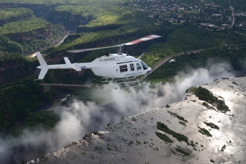 Lot helikopterem nad wodospadami Wiktorii
