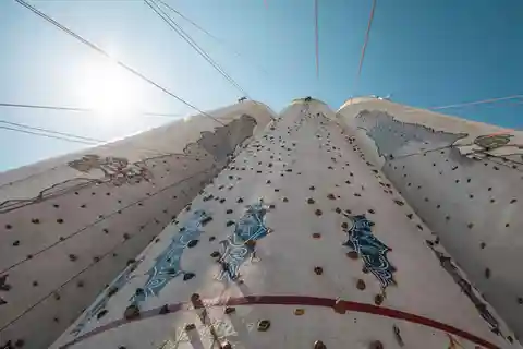 Fehmarn: Von einem Ausbilder geleitete Session bei Silo Climbing Fehmarn