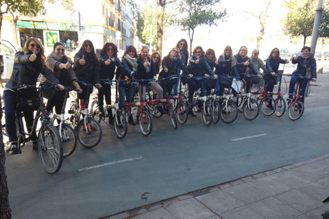 Sevilla: 2,5 uur privérondleiding door de stad per fietsSevilla: 2,5 uur privé stadstour per fiets