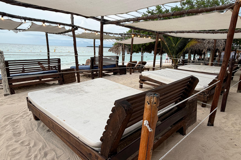 Private visit to Playa Blanca Barú with lunch included Visit Playa Blanca Baru Private with lunch included