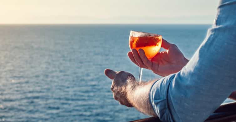 Cinque Terre: Sunset boat tour with aperitifs