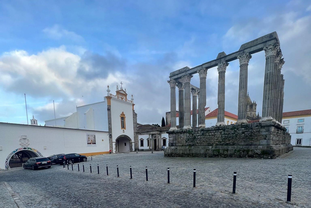 Evora University, Cathedral & Bones Chapel — SkipLine + Wine