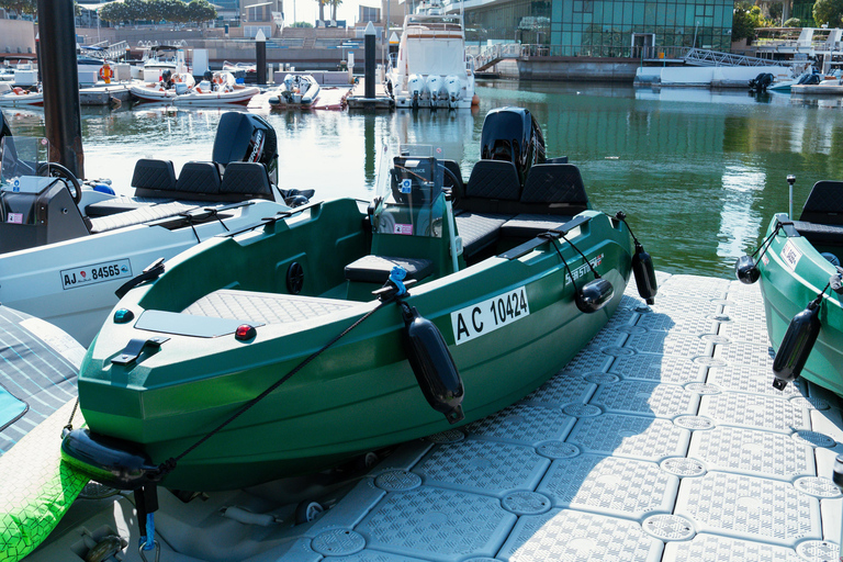 Abu Dhabi: Private Small Boat Rental (No License Required) Abu Dhabi: Small Boat 2 Hour Rental (No License Required)