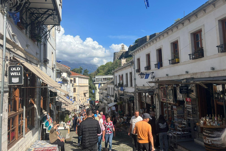 Vanuit Tirana: 2-daagse trip Gjirokaster/Blauw oog/Ksamil/Saranda