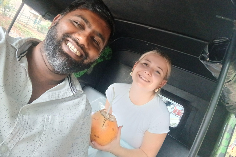 Kandy: Private Tuk Tuk City Tour with Local Guide